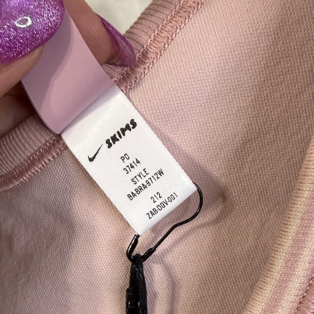 Skims x Nike- Ribbed seamless Pink micro scoop Sports Bra- XL - Picture 4 of 10